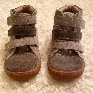 Livie & Luca 9M grey boots with velcro straps.